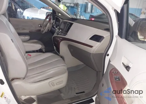 2011 Toyota Sienna Limited z USA, uszkodzony, nr VIN 5TDDK3DCXBS005286